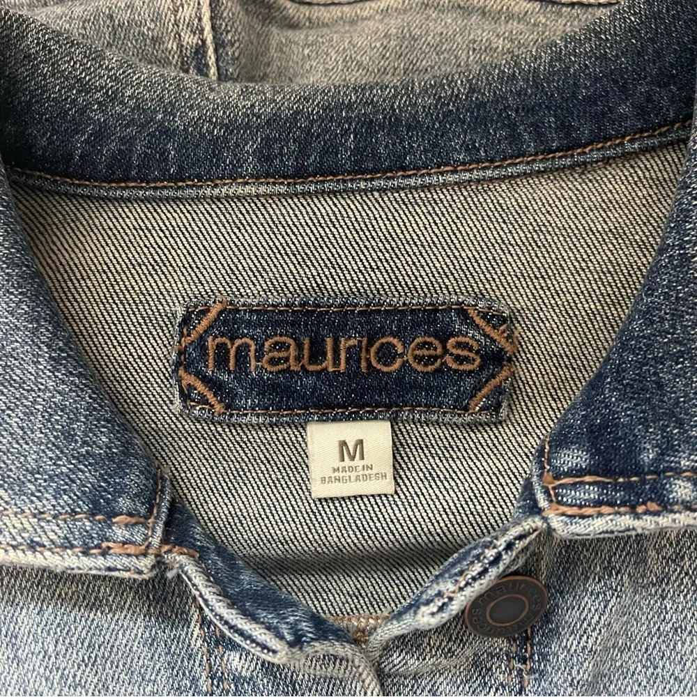 Maurices Medium Sandblast Wash Vintage Destructed Denim Jacket Medium Women’s - Picture 10 of 12